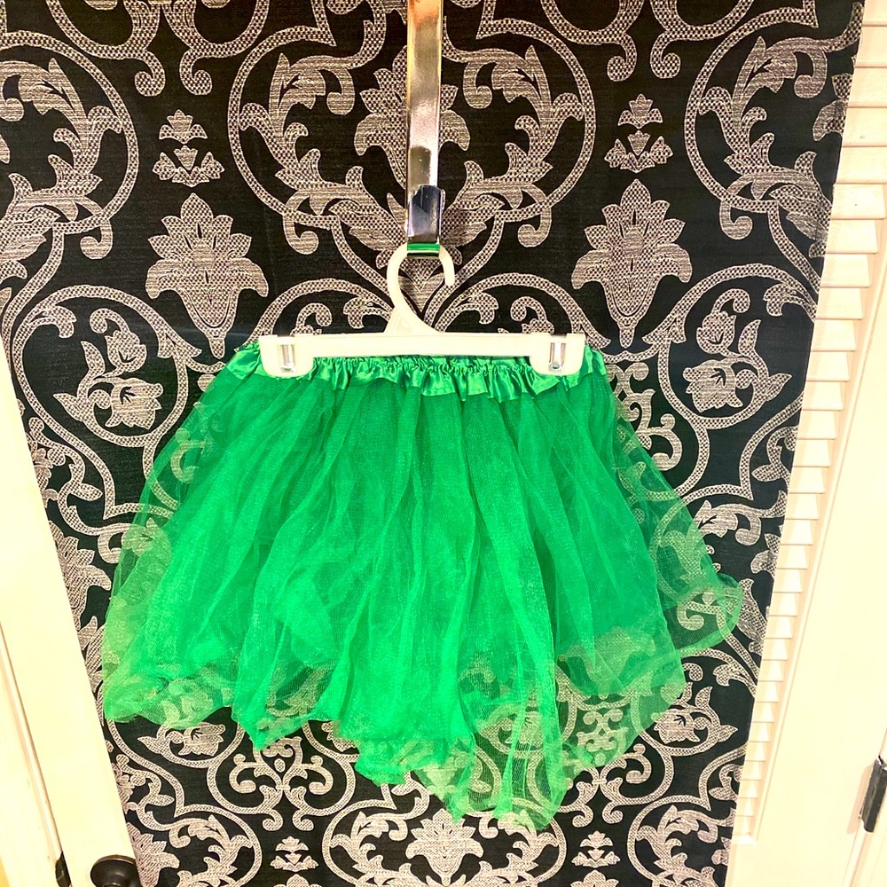 EUC Green Tutu size M/L girl